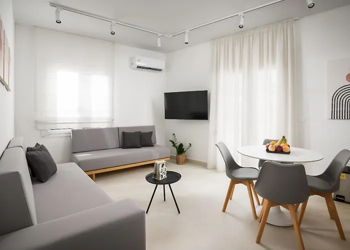 The H Experience - Eclectic Spacious Apartment Near Venetian Castle - 2